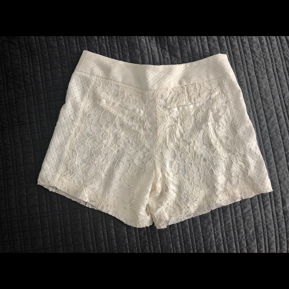 Cache lace shorts